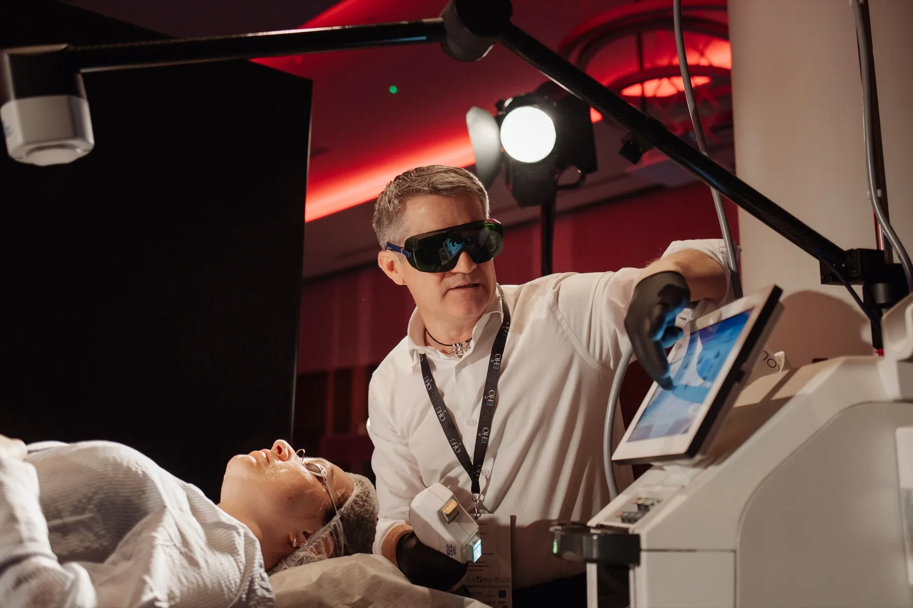 Laser procedure demonstration from the EHO conference