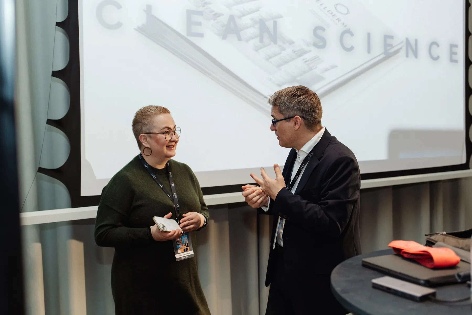 Professional dialogue between speakers at EHO International