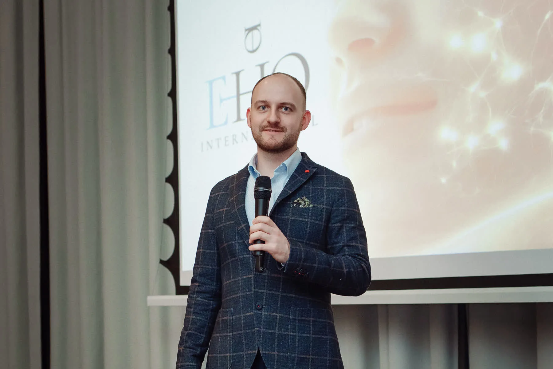 Speaker presenting on the EHO International stage